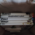 Krabice různých knih (knih je více než na fotografiích)