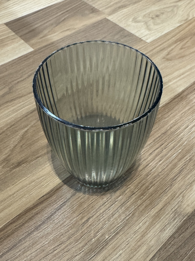 pevný plastový kelímek