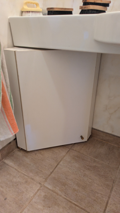 Skříňka pod umyvadlo