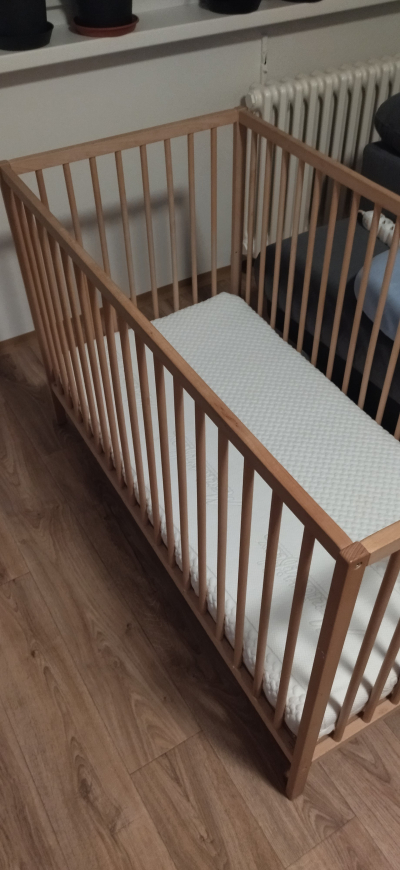 SNIGLAR Dětská postýlka