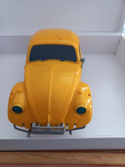 Žluté auto větší