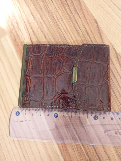 Kožená kapsička na drobné se sponou na bankovky / peněženka