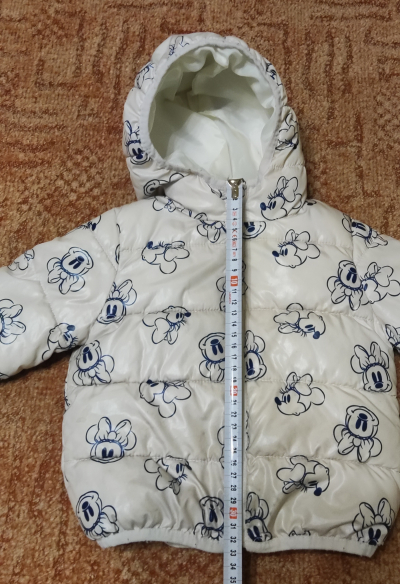 Dětskou dívčí bundičku.