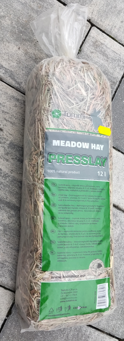 Sušené seno pro domácí mazlíčky.