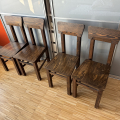 Čtyři masivní dřevěné židle