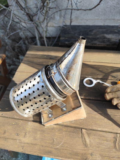 Včelařské potřeby 4- dýmák