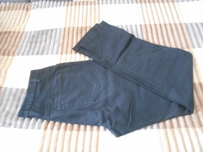 Kalhoty černé barva zkreslená