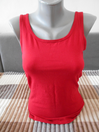 Top červený zn. FB Sister vel 38 nenošené