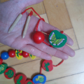 větší dřevěné korálky na navlékání