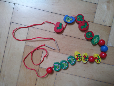 větší dřevěné korálky na navlékání