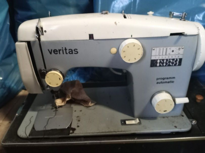 šicí stroje Veritas a Victoria