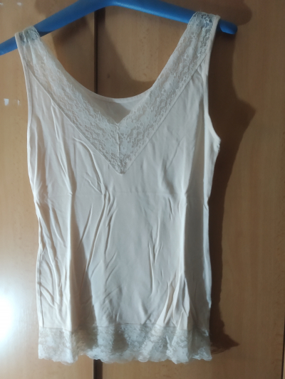 Tílko vel. S světle žluté