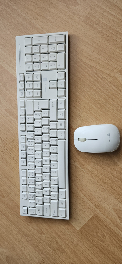 mys a set bezdratova klavesnice s mysi