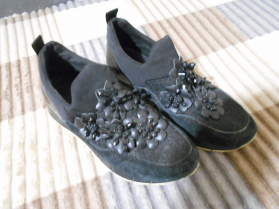 Černé boty sportovního typu