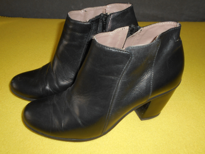 Černé kožené kotníkové boty vel. 40
