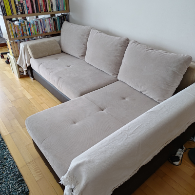 Rozkládací pohovka s úložným prostorem