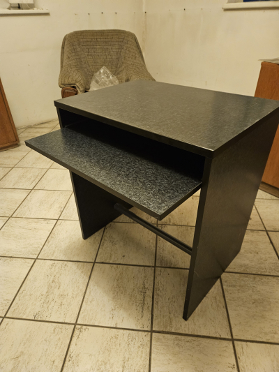 Počítačový stůl