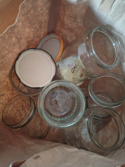 Sklenice i s víčkyza odnos