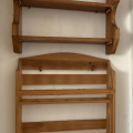 dřevěné poličky