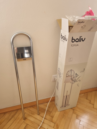 Držiak na toaletní papír bez spodku.