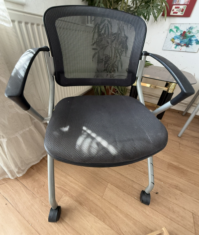 Židle kolečková černá