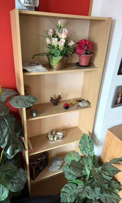 Skříň otevřená s policemi 2ks