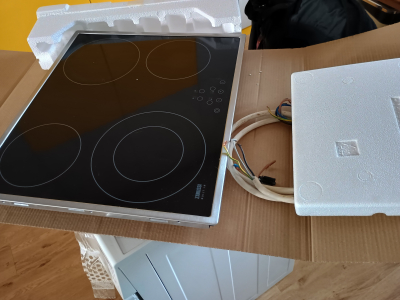 Funkční varná deska Zanussi built in