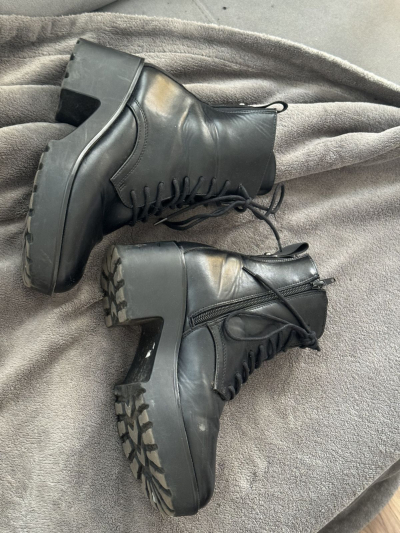 černé boty na jaro na podpatku 38