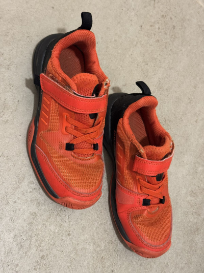 červené tenisky děti cca 30