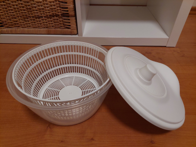 Odstředivka na salát Ikea