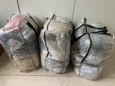 Za rychlý odvoz spoustu dětského oblečení, bot a židličku