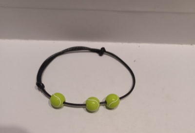 Náramek se zelenými korálky