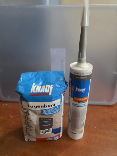 Spárovací hmota a silikon