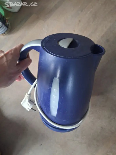 Rychlovarná konvice Tesco