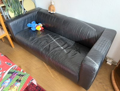 Sedačka černá kůže