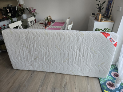 Pěnová matrace 90x200x14 cm bez známek používání