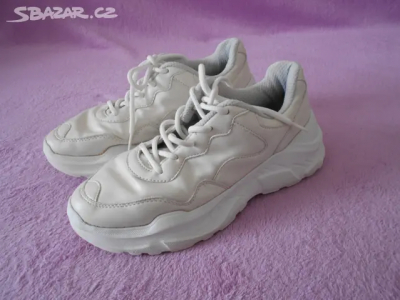 Sportovní bílé boty vel. 39/6 stélka 26 cm