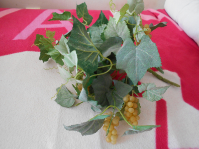 Umělá rostlina réva s hrozny