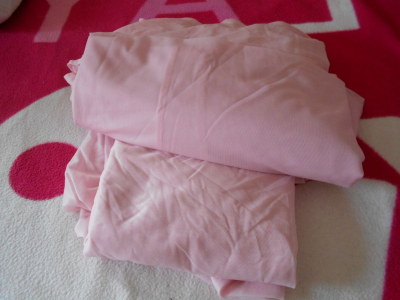 Růžové závěsi s volánky