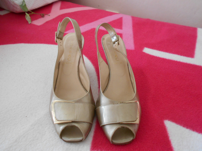 Zlaté boty na klínku