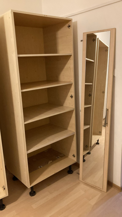 Daruji za odvoz dvě šatní skříně