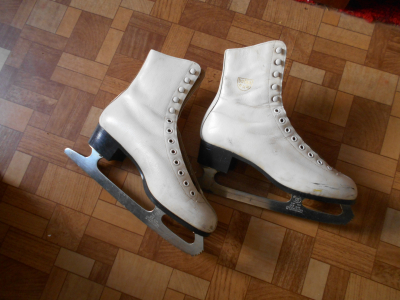Kožené lední brusle vel. 27 dámské