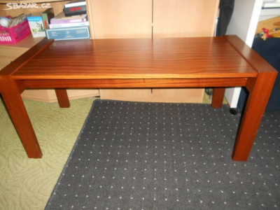 Konferenční stolek od stěny Radikál