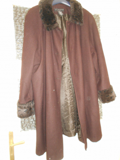 Hnědé paleto s kožíškem