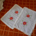 2 vyšívané dečky  - celé ruční práce mé maminky