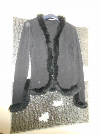 Černá barva foťá to nebere vč. skvrnek