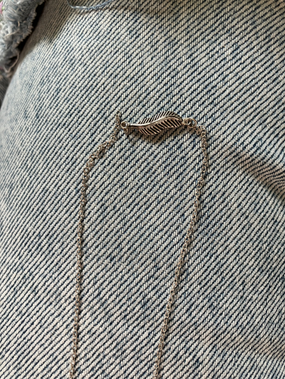 Stribrny retizek s pirkem 40cm