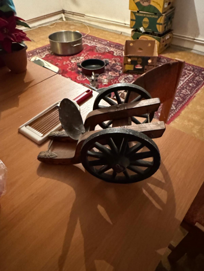 Dělo - stojan na lahev