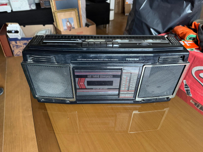 Kazeťák Toshiba černý