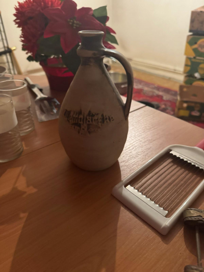 keramická lahev od vína